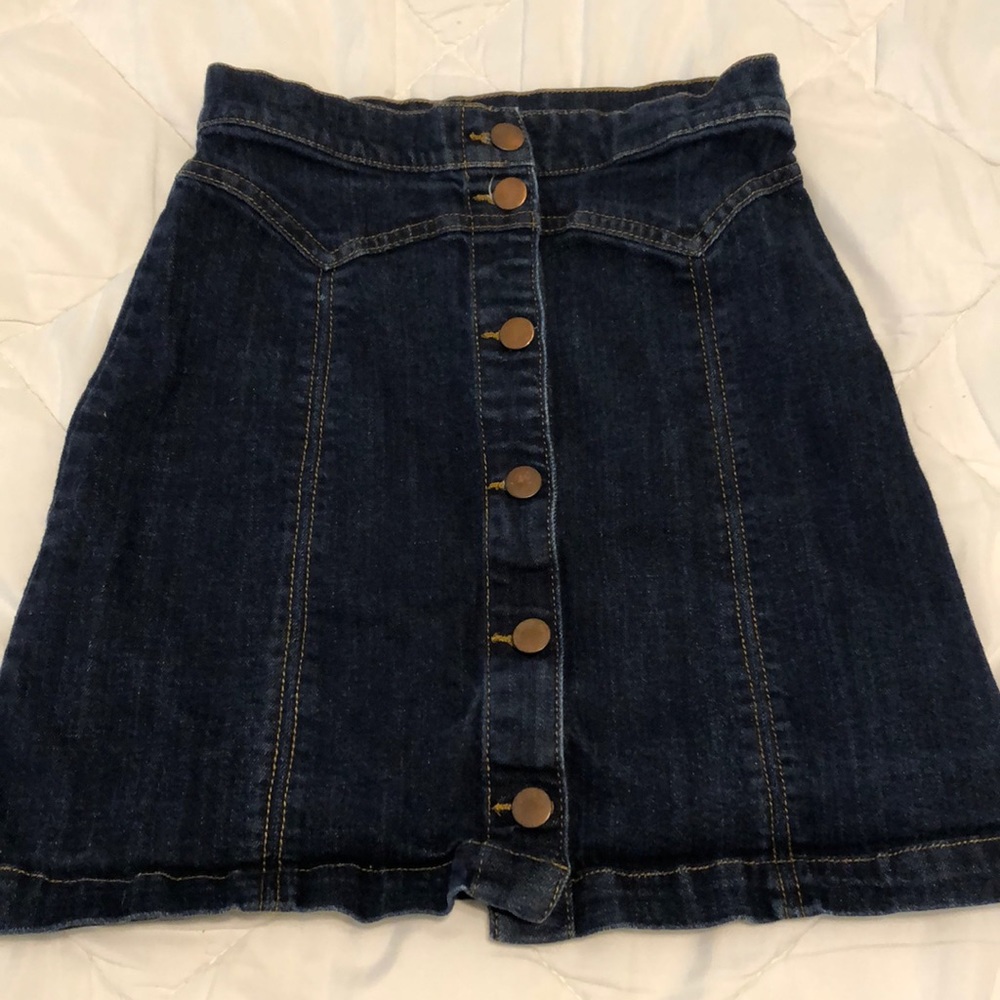 Button denim skirt